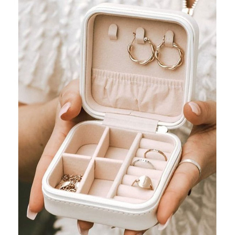 Flower Print Jewellery Boxes PersonalizedM&H Fashionjewellery boxM&H FashionThis Flower Print Jewellery Boxes Personalized is perfect for storing and displaying your jewellery. It is made of leather and measures 10cm in width, length and diaFlower Print Jewellery Boxes Personalized