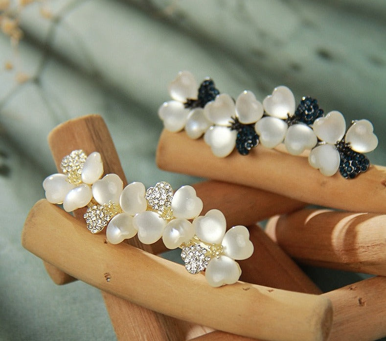 Luxury White Opal Flower Spring Hairpin SetM&H FashionM&H FashionIntroducing the New Luxury White Opal Flower Spring Hairpin Set. This set of hairpins is the perfect accessory for any woman's wardrobe. Crafted from iron alloy and New Luxury White Opal Flower Spring Hairpin Set