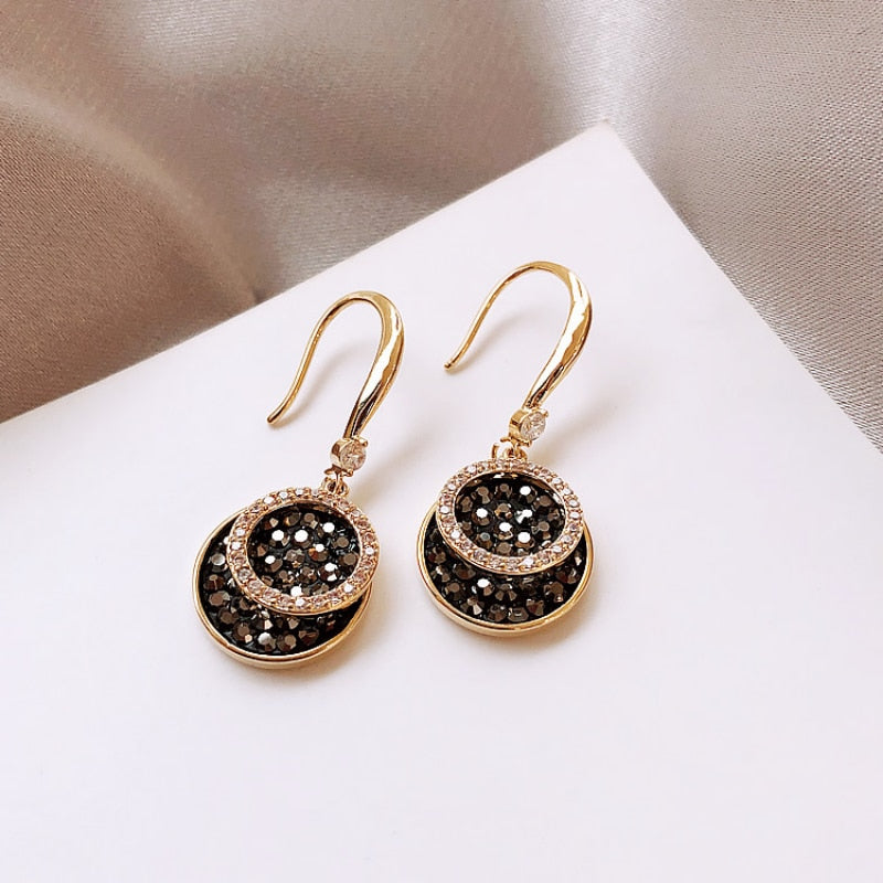 Luxury EarringsM&H FashionM&H FashionThese Luxury Earrings are the perfect accessory for any outfit. With a trendy style and geometric shape, these earrings are sure to make a statement. Crafted from ziLuxury Earrings
