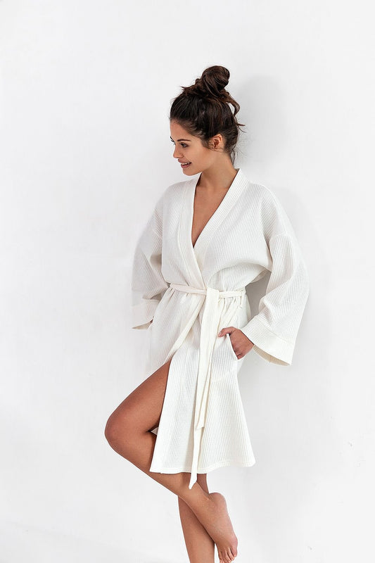 Bathrobe - M&H FashionBathrobeM&H FashionM&H Fashion176522_10429315902921432487L/XLBathrobe SensisM&H FashionM&H FashionWomen's bathrobe with shawl collar made of high-quality cotton. At the height of the hips functional pockets. Tying at the waist accentuates the silhouette. CottoBathrobe