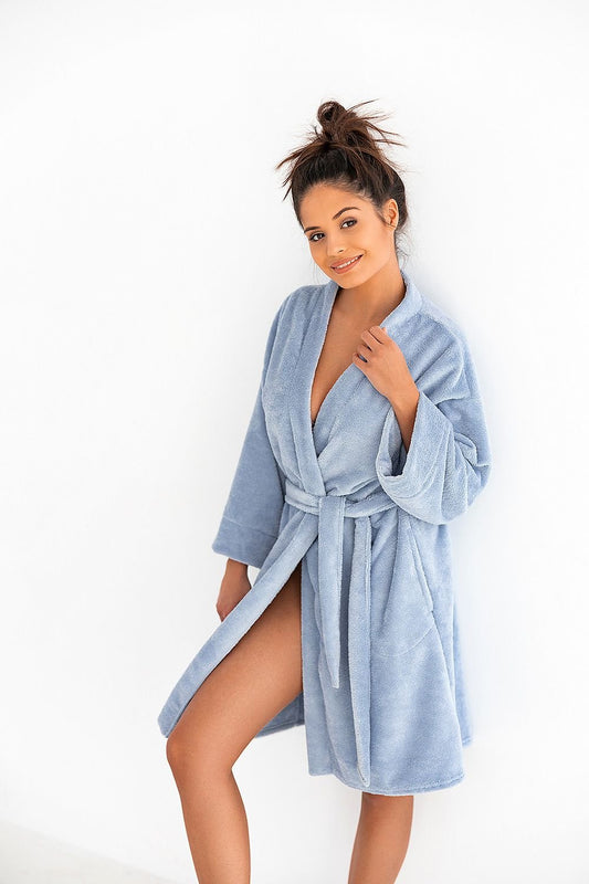Bathrobe - M&H FashionBathrobeM&H FashionM&H Fashion181221_10667545902921428824L/XLBathrobe SensisM&H FashionM&H FashionWomen's bathrobe made of pleasant to the body material. Model with long sleeves. At the height of the hips functional pockets. Tying at the waist emphasizes the silhBathrobe