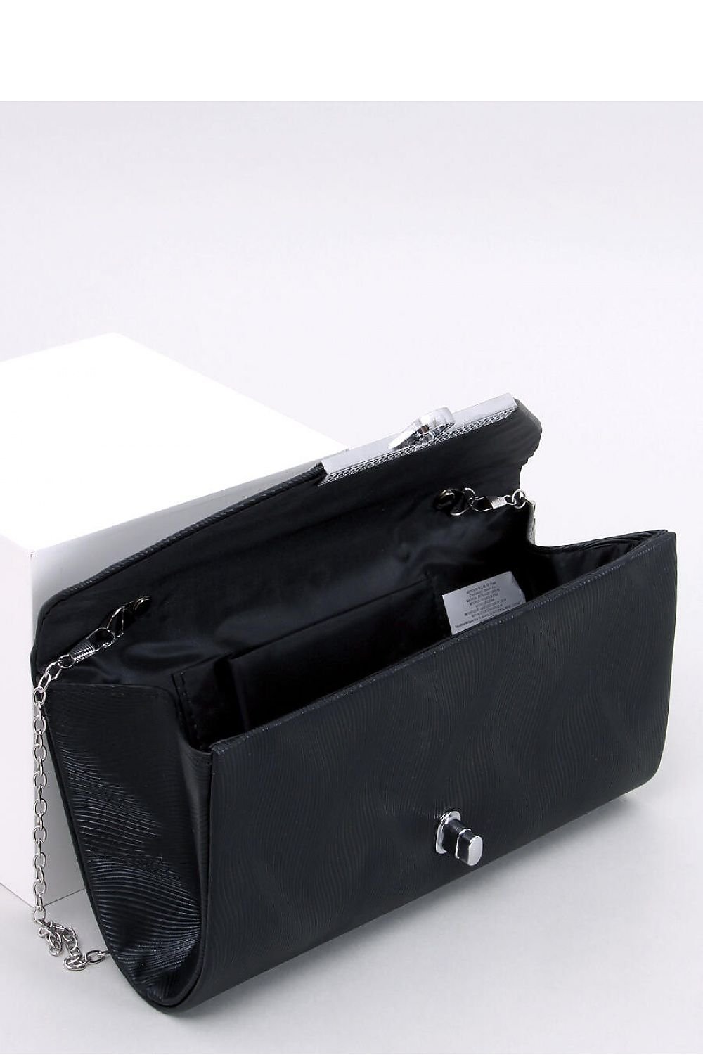 Envelope clutch bag - M&H FashionEnvelope clutch bagM&H FashionM&H Fashion192443_1116835one-size-fits-allEnvelope clutch bag InelloM&H FashionM&H FashionBlack handbag for women ? clutch bag. It can be worn in two ways ? in hand like a clutch bag or on a delicate silver chain. It is fastened with a stylish magnetic clEnvelope clutch bag
