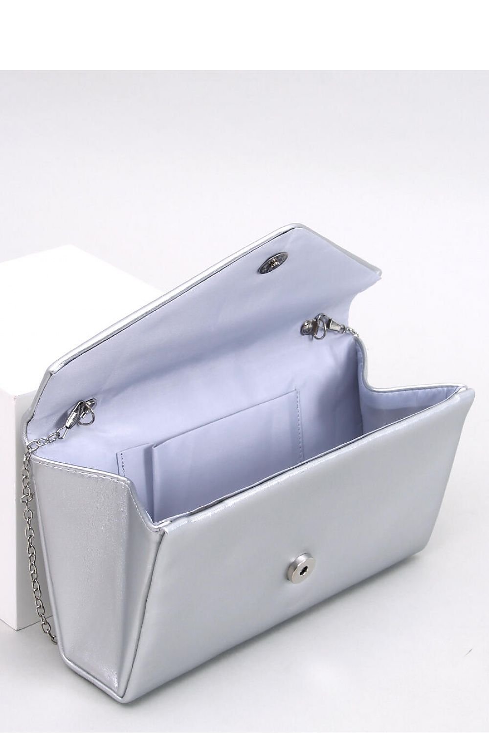 Envelope clutch bag - M&H FashionEnvelope clutch bagM&H FashionM&H Fashion192447_1116839one-size-fits-allEnvelope clutch bag InelloM&H FashionM&H FashionElegant handbag for women ? clutch bag. It can be carried in two ways ? in hand or on a silver chain attached to it. The unique beauty of the handbag lies in the claEnvelope clutch bag