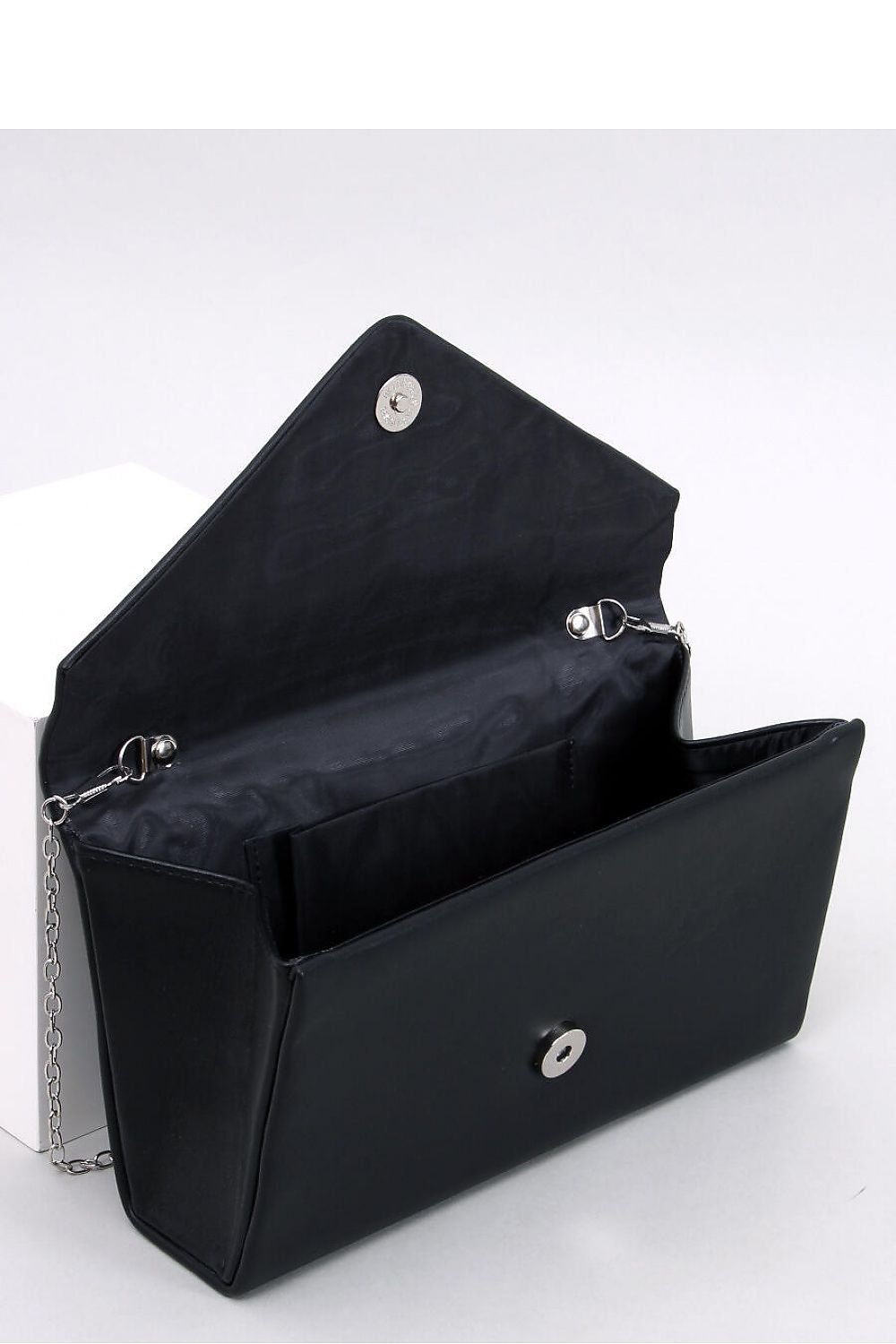 Envelope clutch bag - M&H FashionEnvelope clutch bagM&H FashionM&H Fashion192448_1116840one-size-fits-allEnvelope clutch bag InelloM&H FashionM&H FashionElegant handbag for women ? clutch bag. It can be carried in two ways ? in hand or on a silver chain attached to it. The unique beauty of the handbag lies in the claEnvelope clutch bag