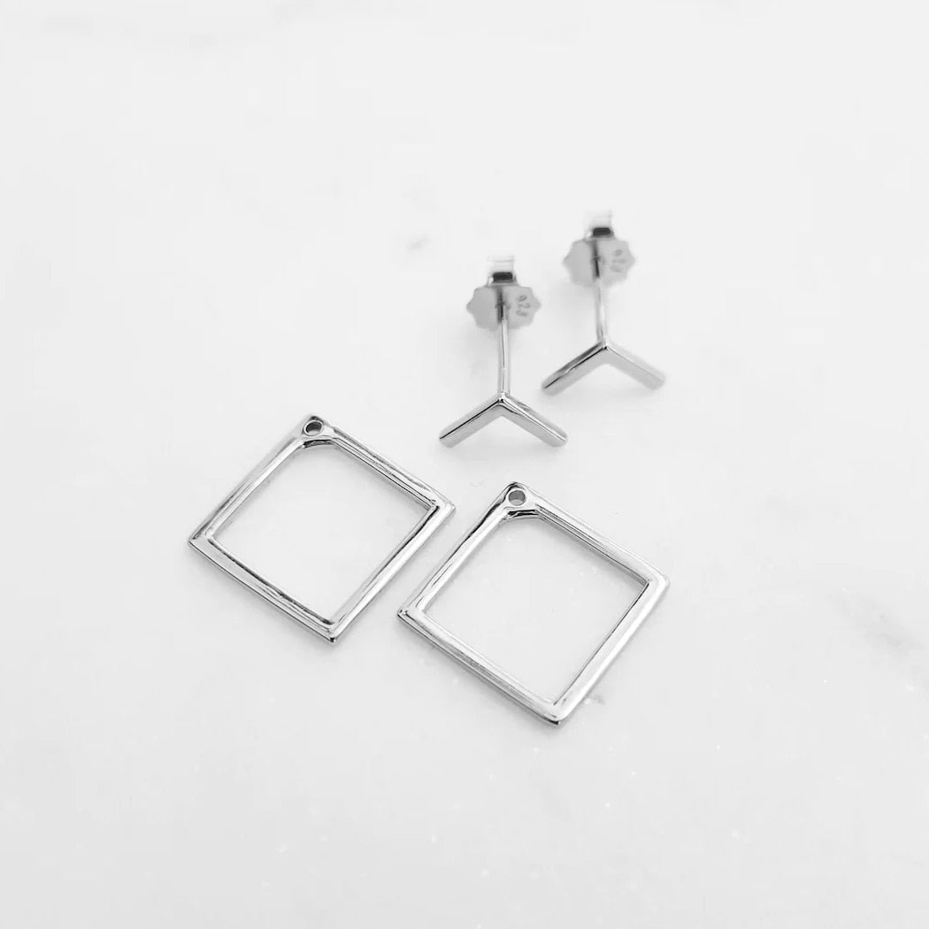 Gold Dainty Square Earrings - M&H FashionGold Dainty Square EarringsM&H FashionM&H Fashion200001034:361180#silver-colorsilver-colorGold Dainty Square EarringsM&H FashionM&H FashionThese Gold Dainty Square Earrings are the perfect accessory for any stylish look. Crafted from zinc alloy and metal, these earrings feature a geometric shape and a tGold Dainty Square Earrings