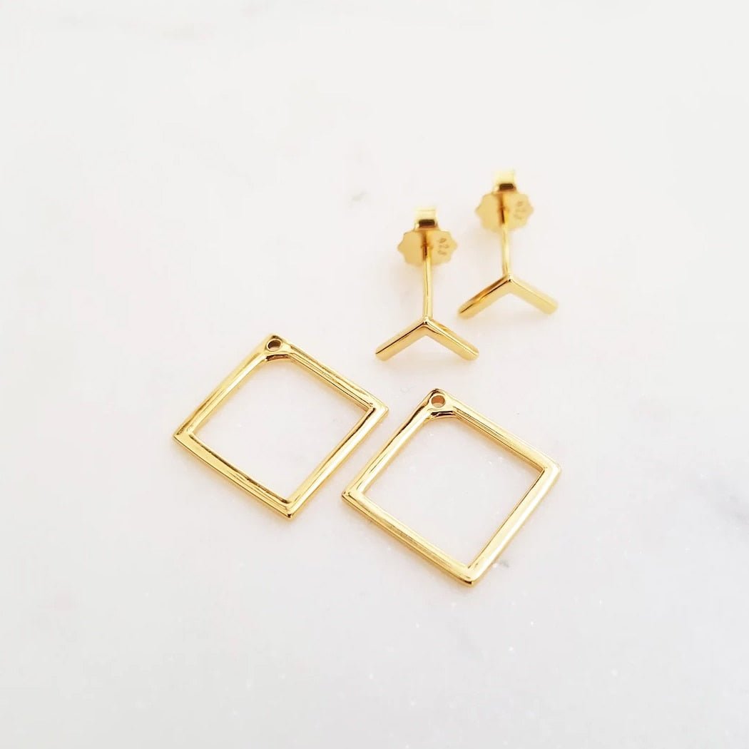 Gold Dainty Square Earrings - M&H FashionGold Dainty Square EarringsM&H FashionM&H Fashion200001034:361181#gold-colorgold-colorGold Dainty Square EarringsM&H FashionM&H FashionThese Gold Dainty Square Earrings are the perfect accessory for any stylish look. Crafted from zinc alloy and metal, these earrings feature a geometric shape and a tGold Dainty Square Earrings