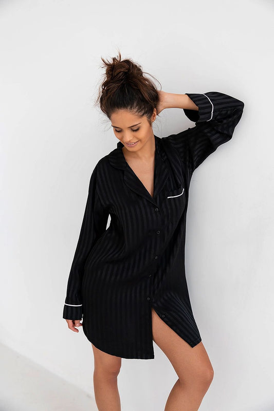 Nightshirt - M&H FashionNightshirtM&H FashionM&H Fashion175875_10396745902921431251LNightshirt SensisM&H FashionM&H FashionFeminine and elegant Evita shirt made of high quality striped satin fabric. The long-sleeved button-down shirt is decorated with a pocket on the left side. PolyesNightshirt