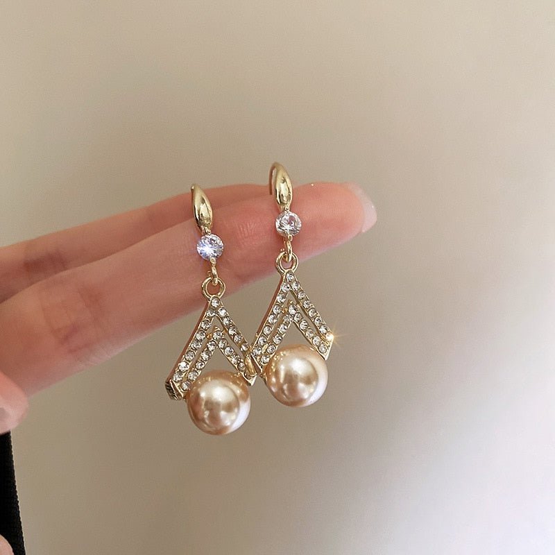 Pearl Dangle Earrings - M&H FashionPearl Dangle EarringsM&H FashionM&H Fashion200001034:367#Gold;200000783:29#ChampagnePearl Dangle EarringsM&H FashionM&H FashionThese Pearl Dangle Earrings from MH.net.co are the perfect accessory for any occasion. Crafted from zinc alloy and simulated-pearl, these earrings feature a trendy gPearl Dangle Earrings