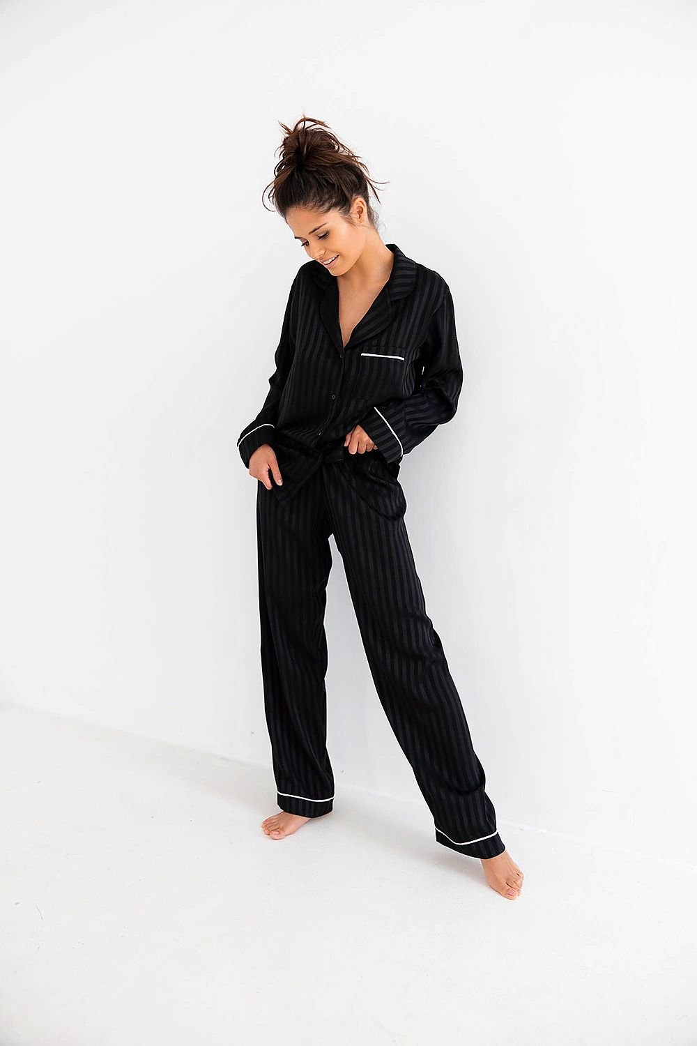 Pyjama set - M&H FashionPyjama setM&H FashionM&H Fashion175873_10396665902921431213LPyjama SensisM&H FashionM&H FashionFeminine and elegant Evita pajamas made of high quality striped satin fabric. The set consists of a button-down blouse , and long pants. The long-sleeved blouse is dPyjama set