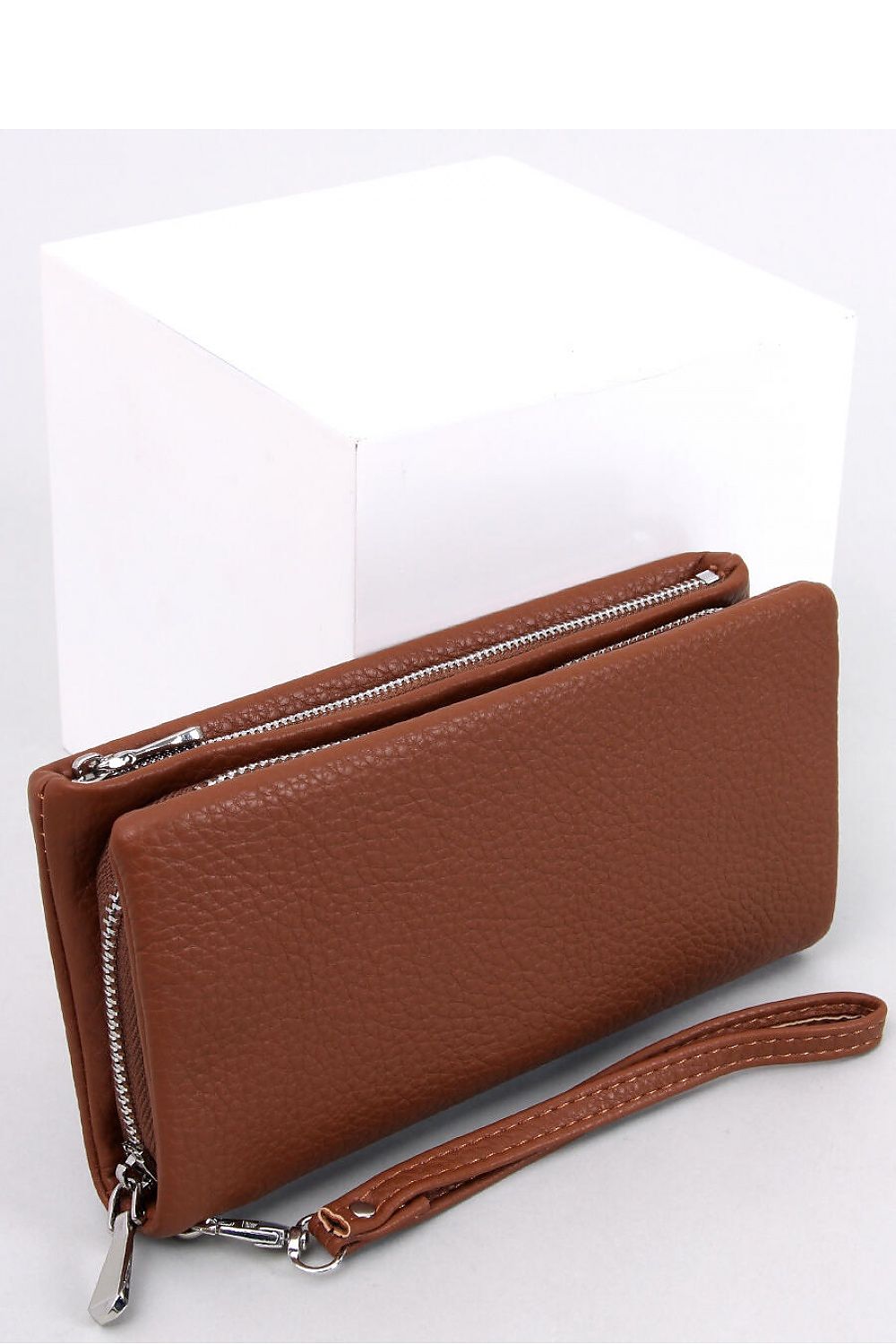 Women`s wallet - M&H FashionWomen`s walletM&H FashionM&H Fashion189664_1103922one-size-fits-allwallet InelloM&H FashionM&H FashionWomen's wallet with an additional strap. It is zippered and has numerous compartments, card tabs, a pocket for small coins. It is extremely practical - see for yoursWomen`s wallet